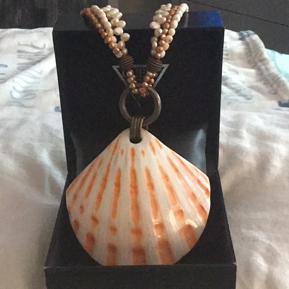 Seashell Necklace 20” drop plus seashell 3.5” seashell w/ Pearl beads. Aloha ☀️ - Picture 9 of 9